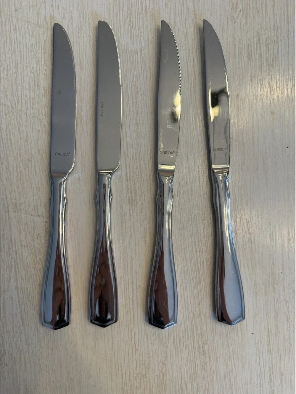 Oneida Carolina Set Of 4 Knives